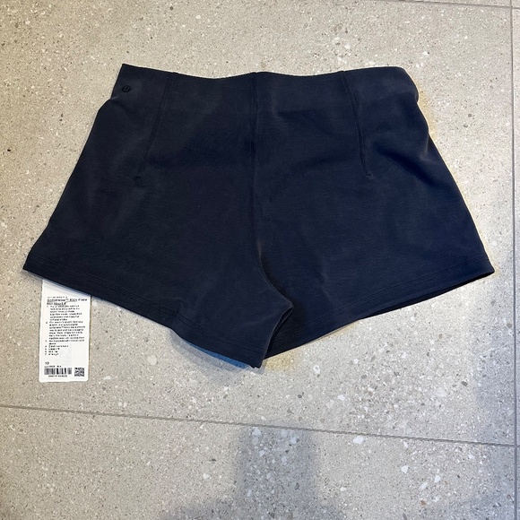 LULULEMON SOFTSTREAM KICK FLARE LADIES SHORTS 4" BLACK SIZE 10 - Picture 2 of 8